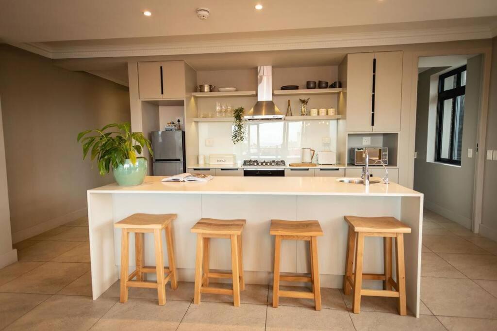 Hermanus Waterfront, Ocean Deluxe - Apartment 2 Екстериор снимка