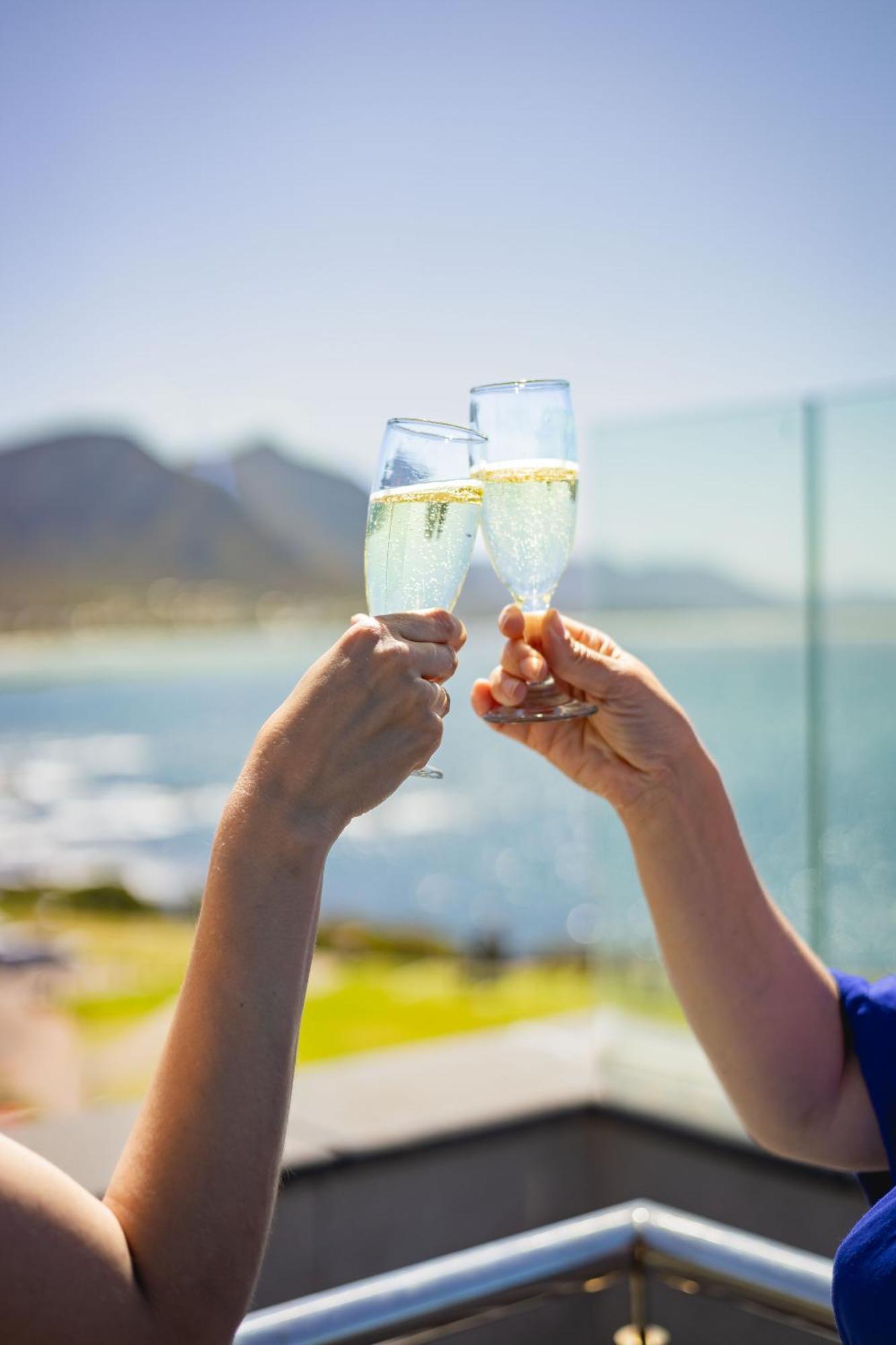 Hermanus Waterfront, Ocean Deluxe - Apartment 2 Екстериор снимка